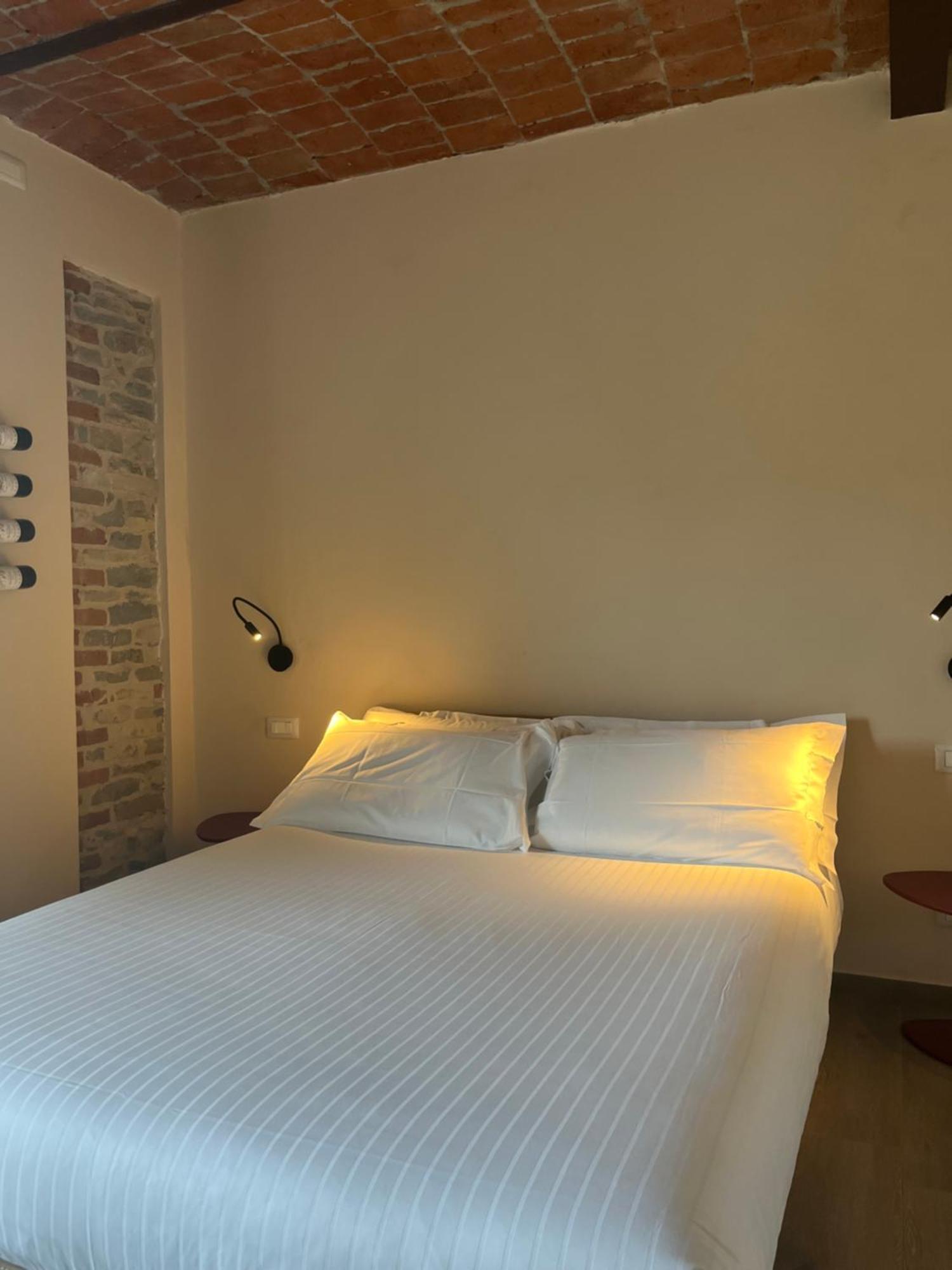 Hotel Le Cornici - Cascina Di Charme Diano dʼAlba Exterior foto